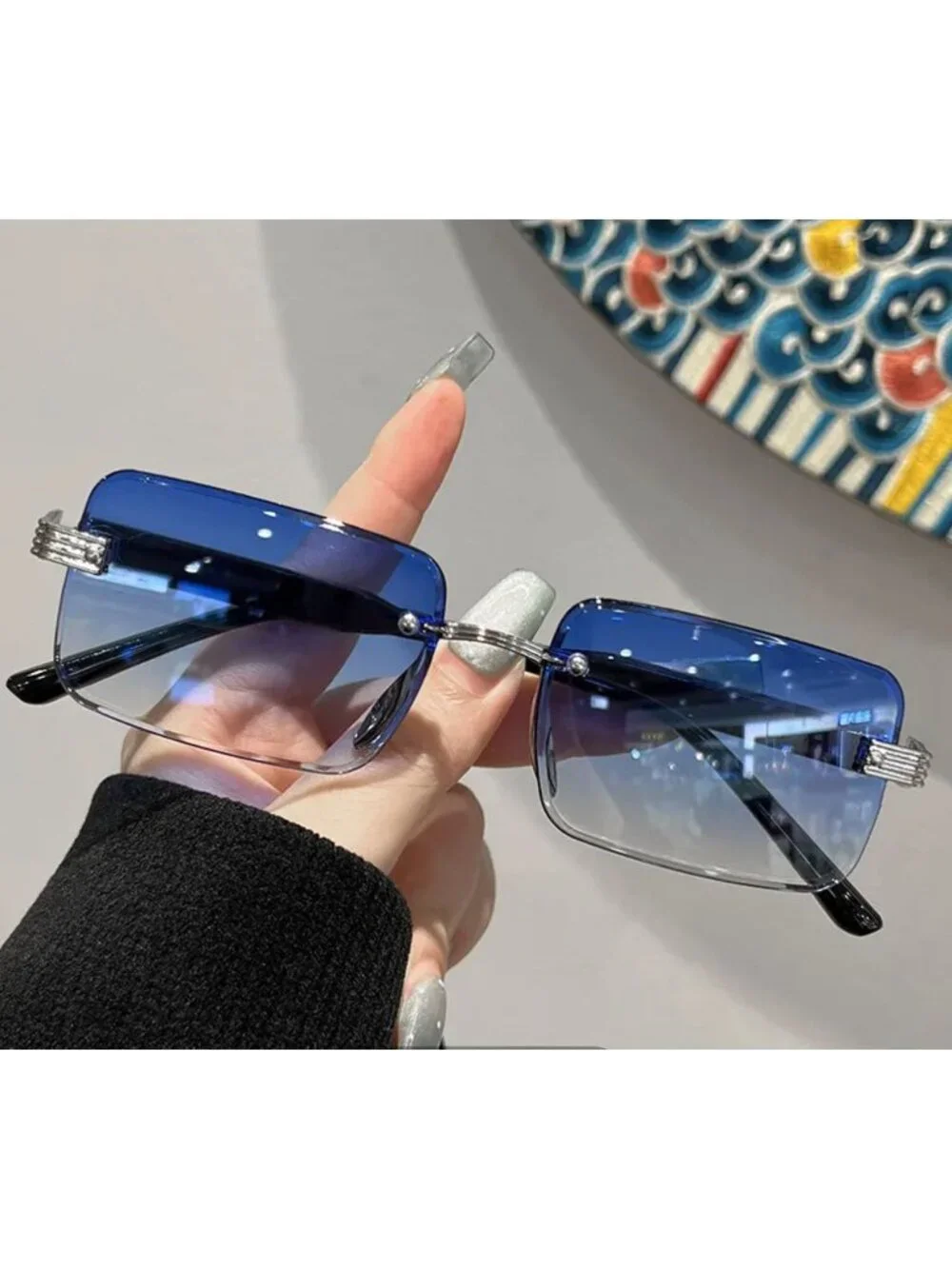 Boutique features rimless